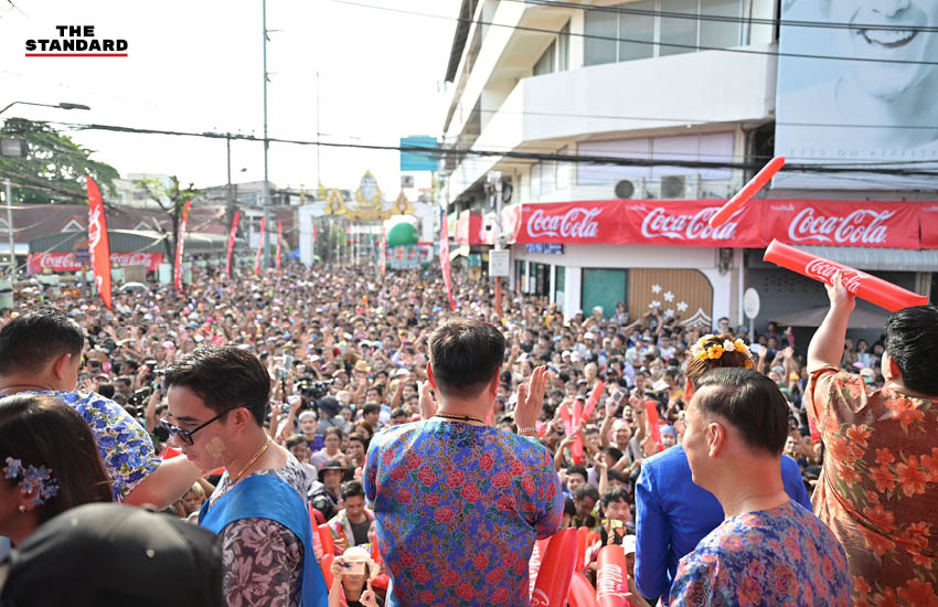 นายอนุทิน ชาญวีรกูล และภริยา เป็นประธานเปิดงานสงกรานต์พระประแดงท่ามกลางประชาชนและนักท่องเที่ยว 8