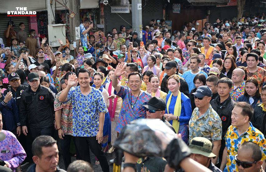 นายอนุทิน ชาญวีรกูล และภริยา เป็นประธานเปิดงานสงกรานต์พระประแดงท่ามกลางประชาชนและนักท่องเที่ยว 9