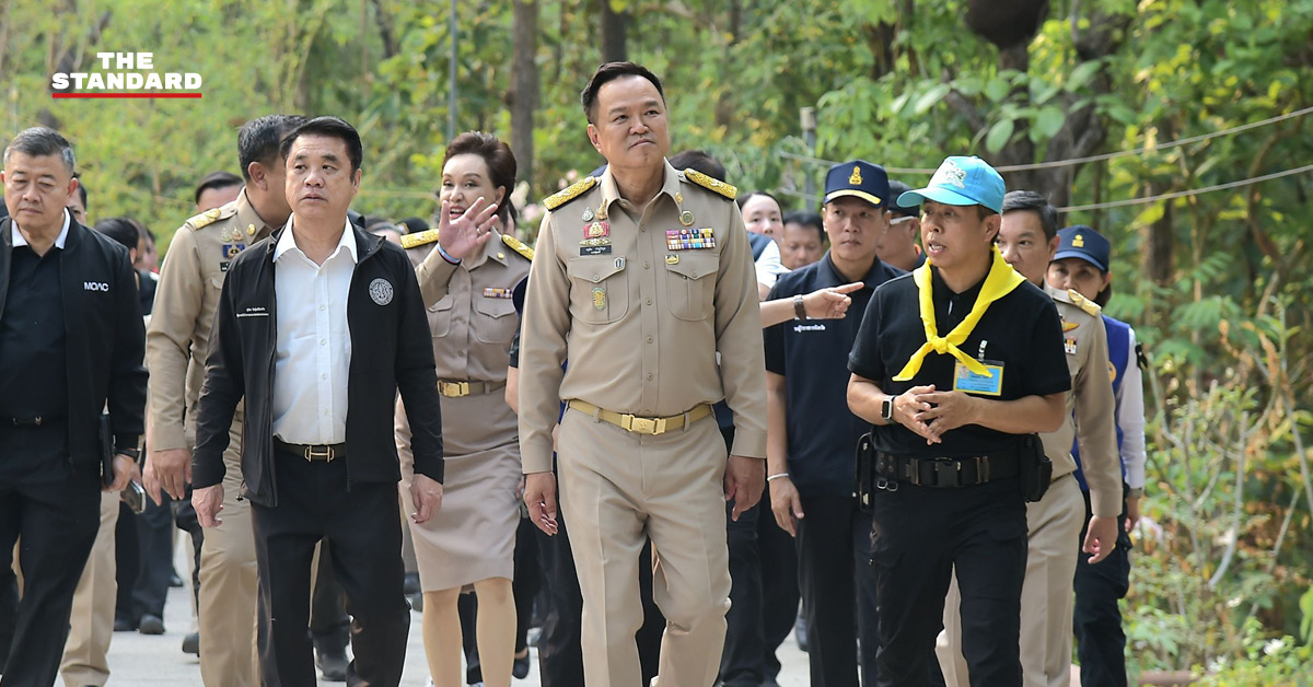 นายอนุทิน ชาญวีรกูล ประชุมแก้ปัญหาฝุ่น PM2.5 และควบคุมการนำเข้าสินค้าเกษตร