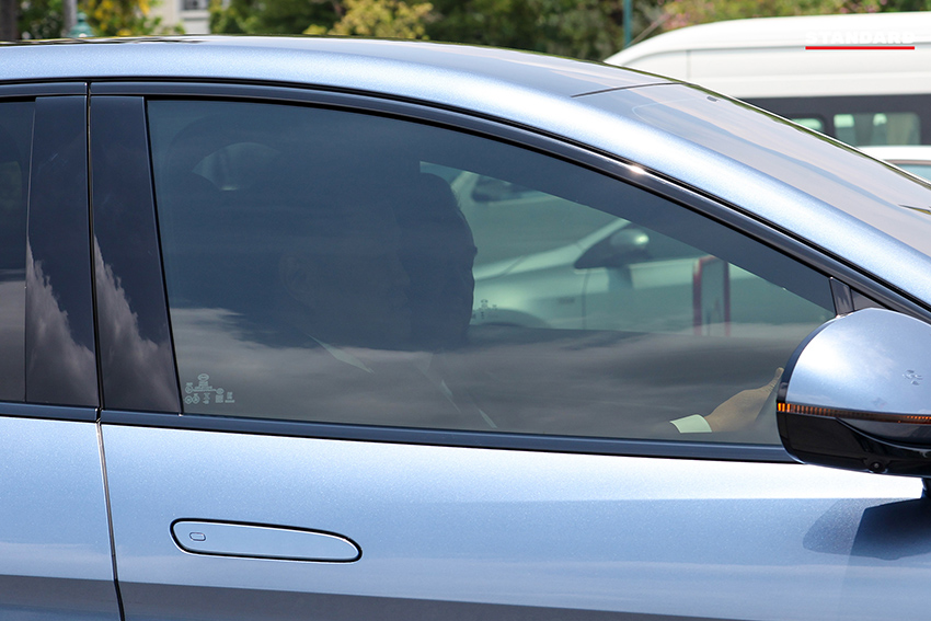 อนุทิน ชาญวีรกูล นายกรัฐมนตรี เปิดประตูรถยนต์ไฟฟ้า BYD ให้ หวัง อี้ รัฐมนตรีต่างประเทศจีน นั่ง ก่อนจะทำหน้าที่ขับรถพาไปรับประทานอาหารกลางวัน 5