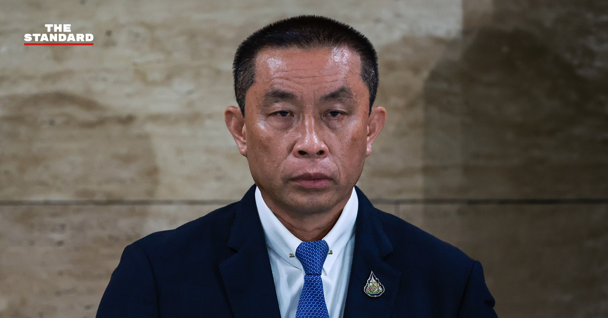 อนุทิน ชาญวีรกูล นายกรัฐมนตรีและ รมว.มหาดไทย ให้สัมภาษณ์สื่อมวลชน