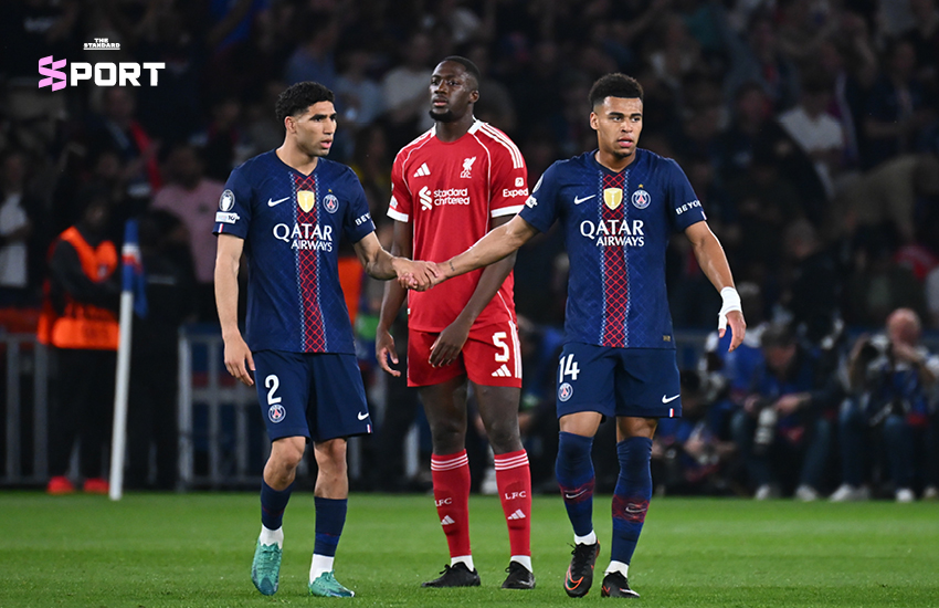 อาร์เนอ สลอต กุนซือลิเวอร์พูล ระหว่างเกมแข่งขันฟุตบอล 2