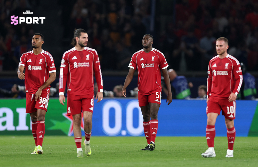 อาร์เนอ สลอต กุนซือลิเวอร์พูล ระหว่างเกมแข่งขันฟุตบอล 3