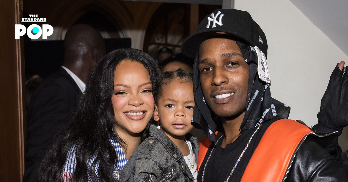 Rihanna, A$AP Rocky และลูกชาย Riot Rose ในงานแฟชั่นโชว์ AWGE Menswear