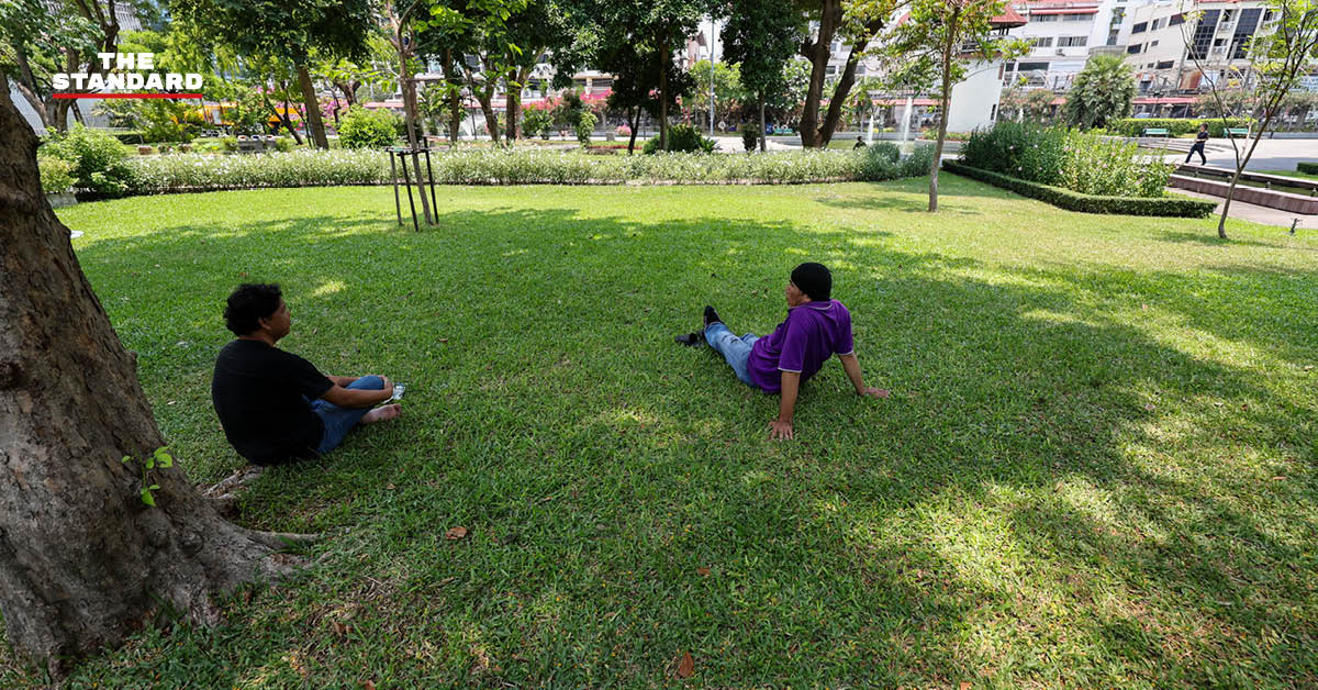 ประชาชนใช้บริการห้องหลบร้อนหรือดื่มน้ำฟรีที่ กทม. จัดหาให้ เพื่อรับมืออากาศร้อนจัด