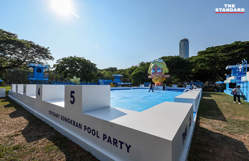 ภาพบรรยากาศกรุงเทพมหานคร เตรียมพร้อมรับเทศกาลสงกรานต์ 2569 โดยมีรูปปั้นถูกห่อหุ้มด้วยพลาสติก 11