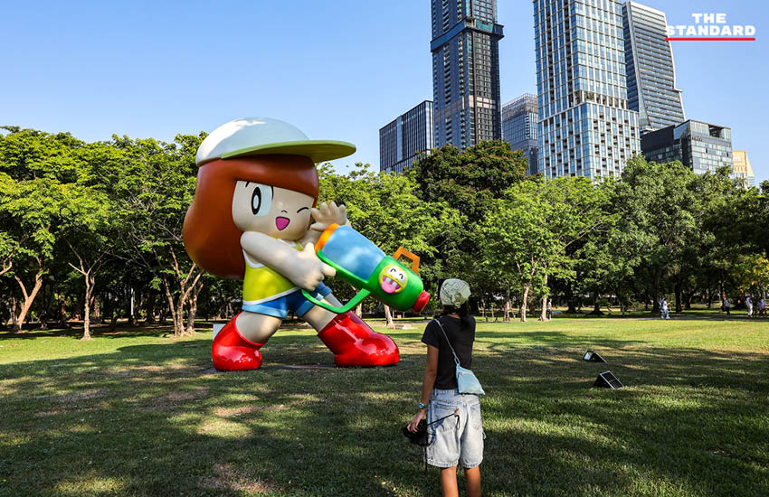 ภาพบรรยากาศกรุงเทพมหานคร เตรียมพร้อมรับเทศกาลสงกรานต์ 2569 โดยมีรูปปั้นถูกห่อหุ้มด้วยพลาสติก 7