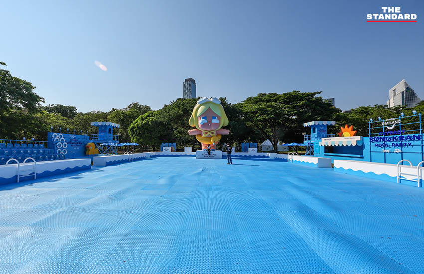 ภาพบรรยากาศกรุงเทพมหานคร เตรียมพร้อมรับเทศกาลสงกรานต์ 2569 โดยมีรูปปั้นถูกห่อหุ้มด้วยพลาสติก 8