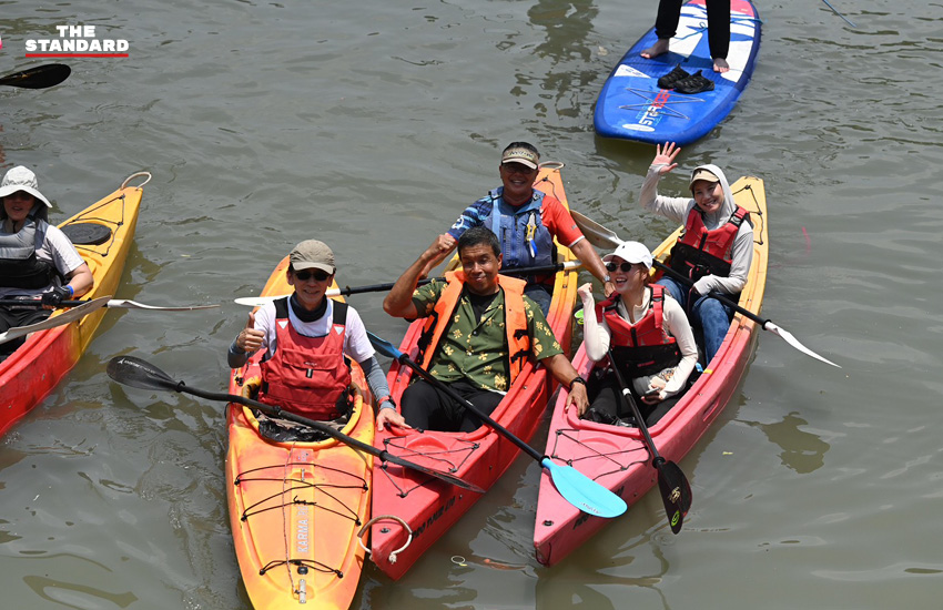 ชัชชาติ สิทธิพันธุ์ และคณะ พายเรือ SUP เก็บขยะคลองแสนแสบในเทศกาลสงกรานต์ 1