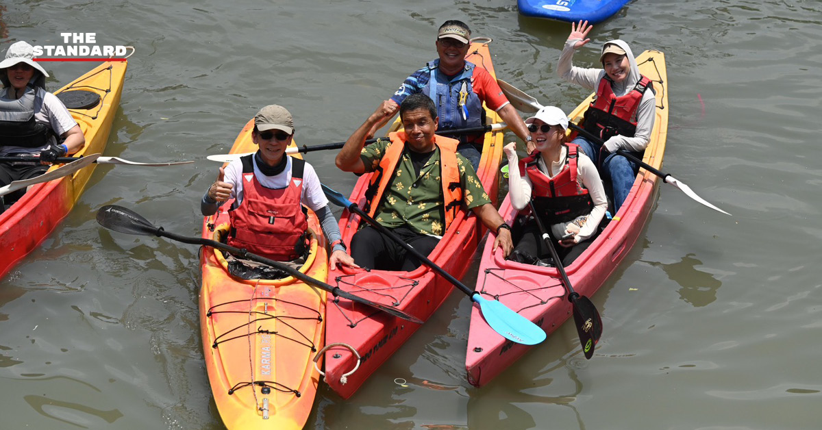 ชัชชาติ สิทธิพันธุ์ และคณะ พายเรือ SUP เก็บขยะคลองแสนแสบในเทศกาลสงกรานต์