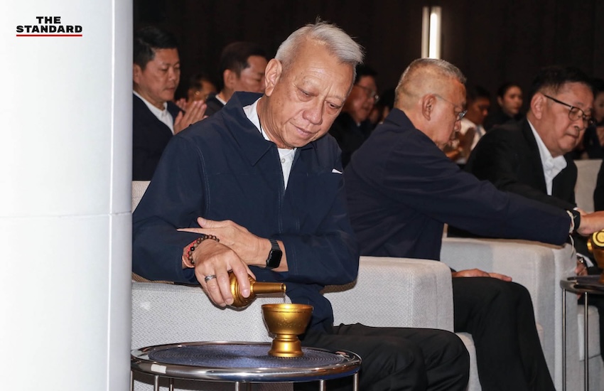 อนุทิน ชาญวีรกูล หัวหน้าพรรคภูมิใจไทย พร้อมแกนนำพรรค และจุลพันธ์ อมรวิวัฒน์ ร่วมพิธีทำบุญครบรอบ 18 ปี พรรคภูมิใจไทย 4