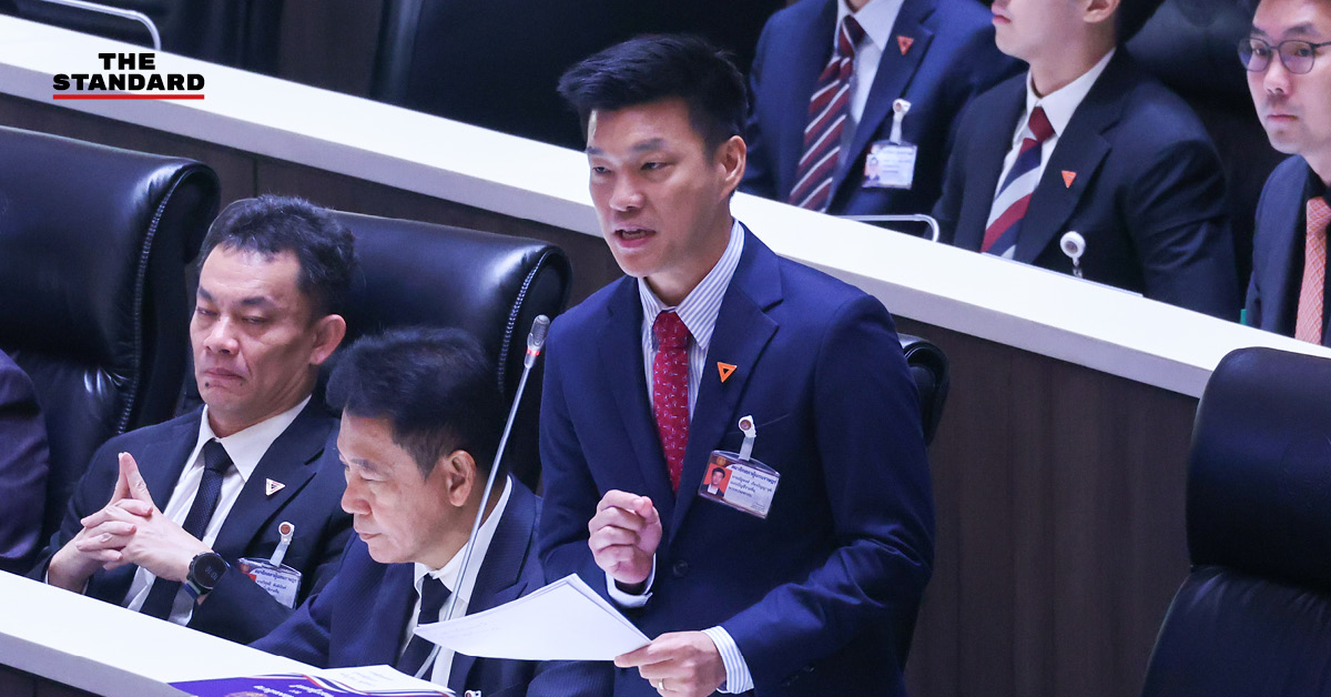 ณัฐพงษ์ เรืองปัญญาวุฒิ สส. พรรคประชาชน กำลังอภิปรายในรัฐสภา