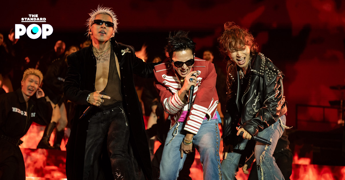 แทยัง จีดราก้อน และ แดซอง วง BIGBANG กำลังแสดงคอนเสิร์ต