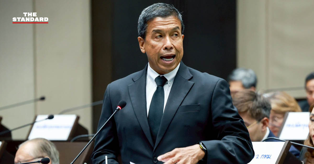 ผู้ว่าฯ ชัชชาติ สิทธิพันธุ์ ชี้แจงที่ประชุมสภากรุงเทพมหานคร กรณีการก่อสร้างเขื่อนและระบบบำบัดน้ำเสียล่าช้า