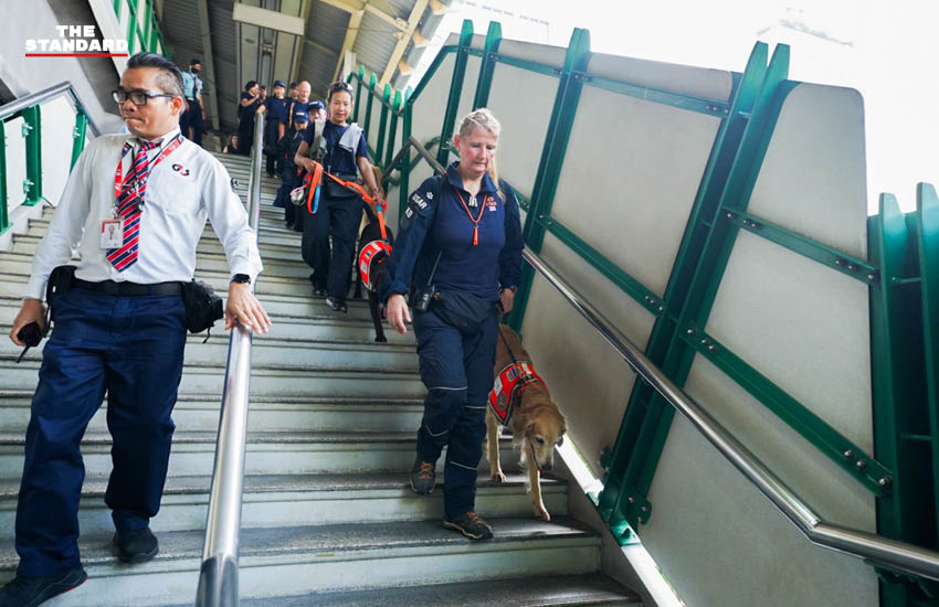 ทีม K9 USAR Thailand ฝึกซ้อมเคลื่อนย้ายกำลังพลพร้อมสุนัข K9 บนระบบรถไฟฟ้าบีทีเอส 6
