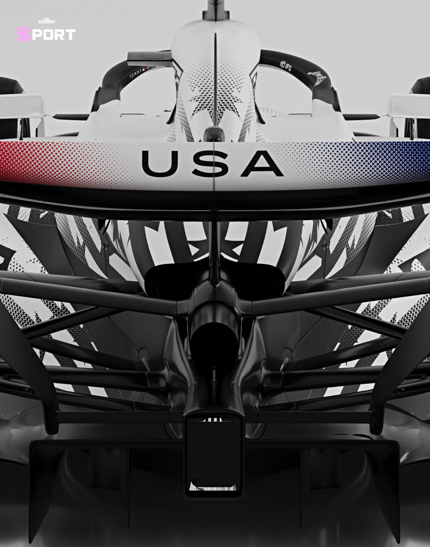 รถแข่ง F1 ของ แคดิลแลค ในลวดลายพิเศษฉลองโฮมเรซ ไมอามี จีพี ประดับธงชาติสหรัฐฯ 2