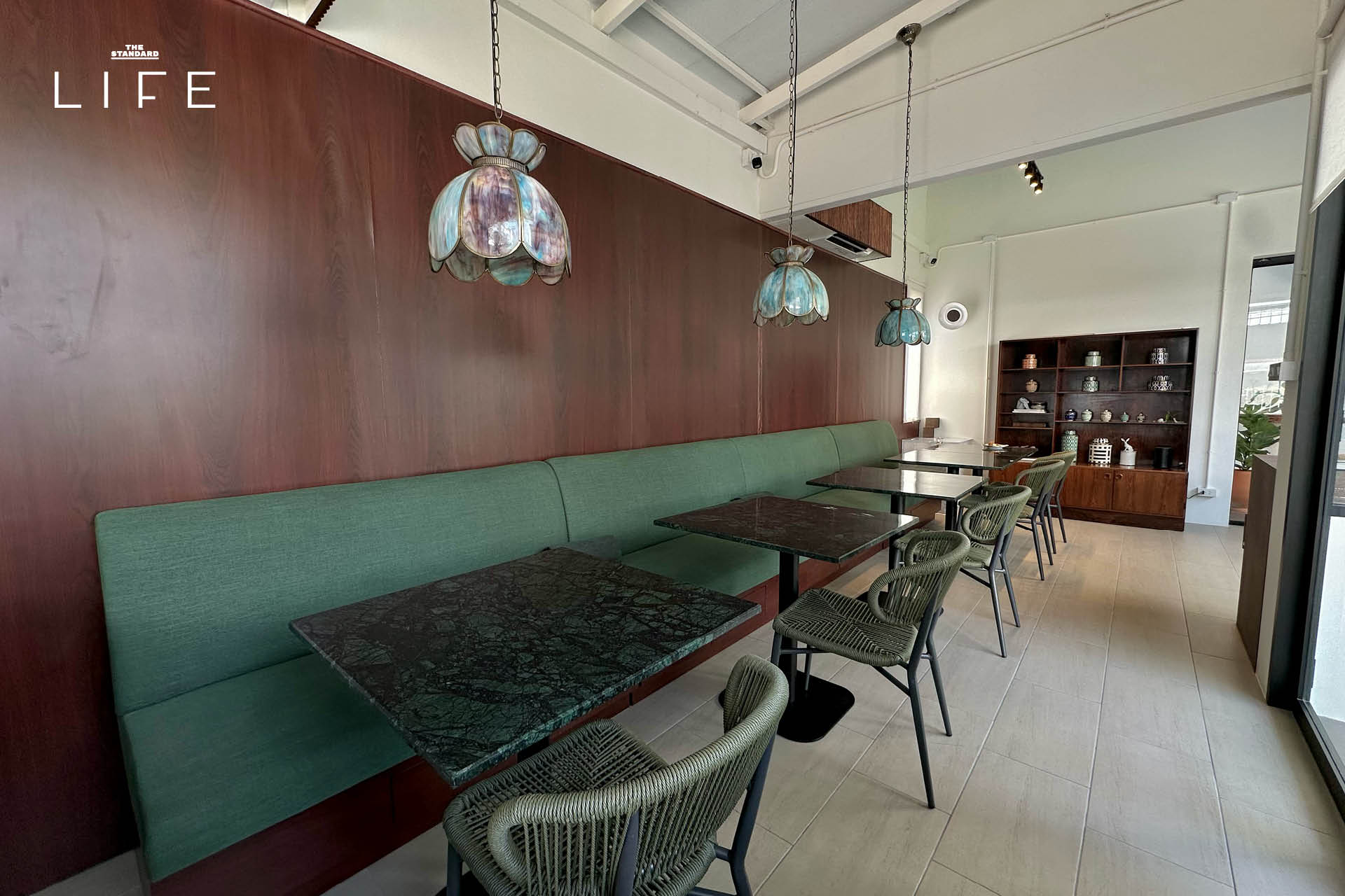 ภาพบรรยากาศภายใน Café Peltro คาเฟ่เกาหลีตกแต่งเรียบง่าย พร้อมเมนูกาแฟ ขนม และงานคราฟต์ Tableware 2