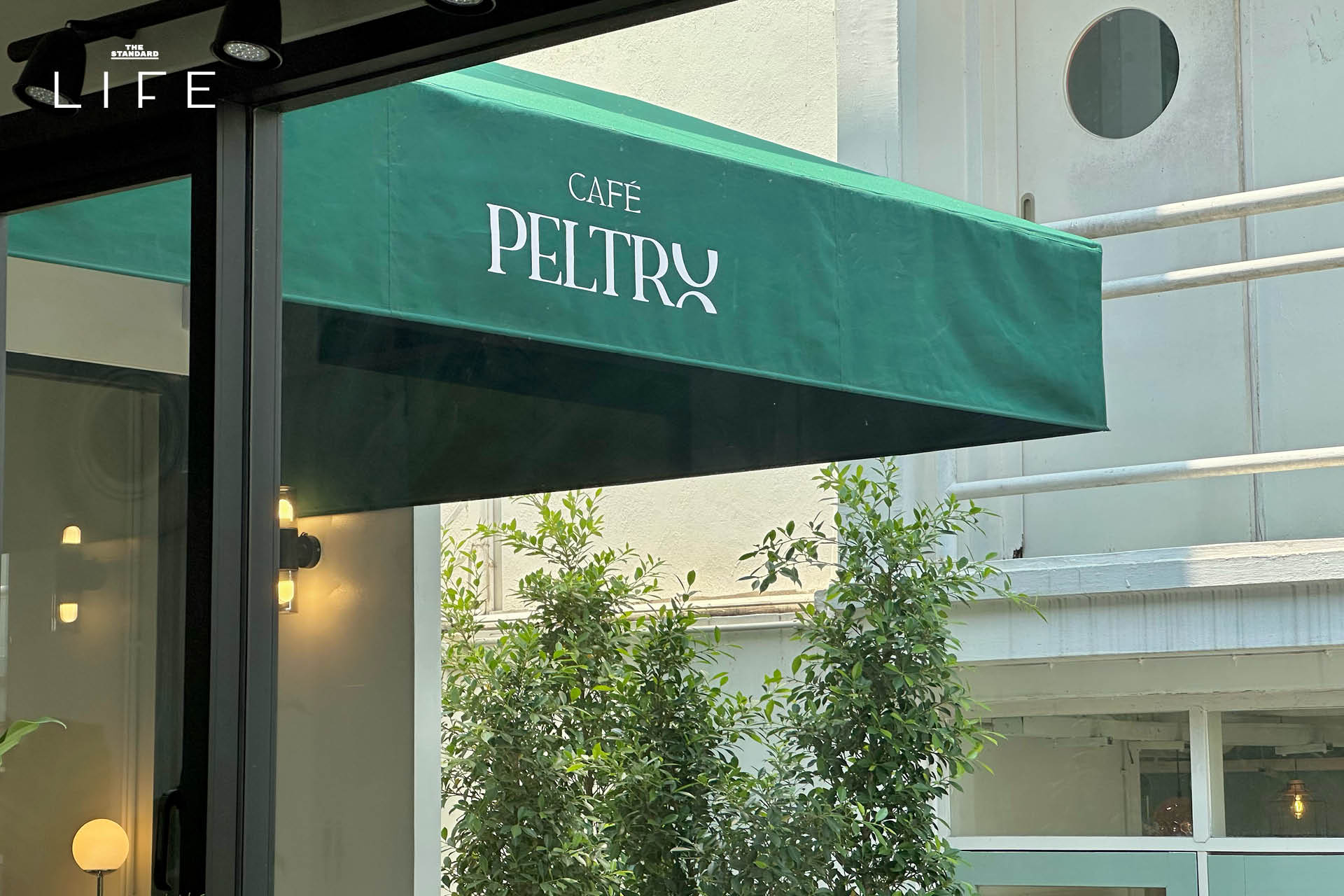 ภาพบรรยากาศภายใน Café Peltro คาเฟ่เกาหลีตกแต่งเรียบง่าย พร้อมเมนูกาแฟ ขนม และงานคราฟต์ Tableware 9