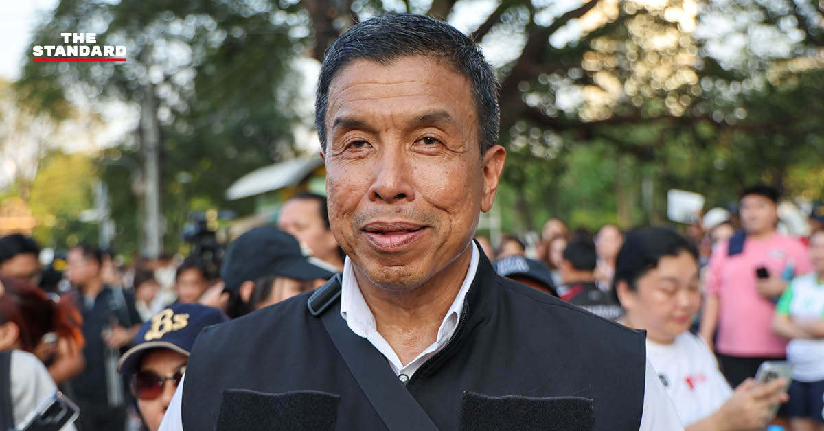 ชัชชาติ สิทธิพันธุ์ พร้อมข้อความ 'ยังไม่ตัดสินใจ ท้าชิงผู้ว่าฯ กทม.สมัย 2 ขอทำหน้าที่จนนาทีสุดท้าย'