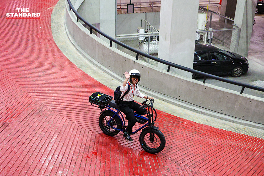 ชยพล สส. พรรคประชาชน ปั่นจักรยานไฟฟ้า RYDEKART มายังอาคารรัฐสภา 5