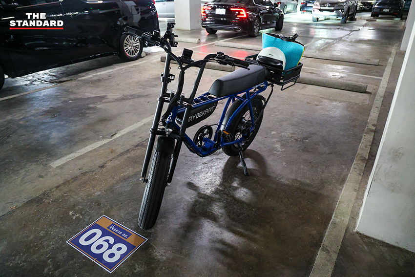 ชยพล สส. พรรคประชาชน ปั่นจักรยานไฟฟ้า RYDEKART มายังอาคารรัฐสภา 7