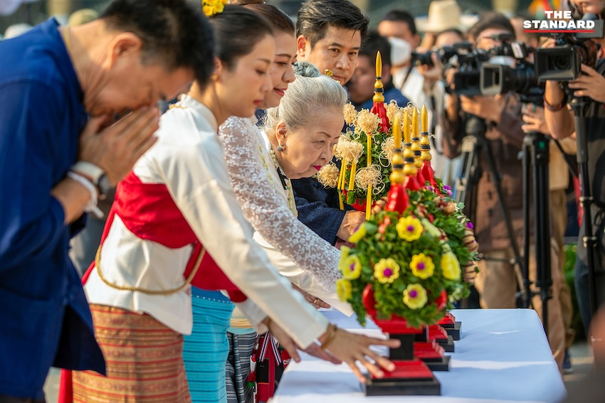 ช่างฟ้อน 730 ชีวิต รำฟ้อนเล็บ ใน พิธี ‘ยอสวยไหว้สาพญามังราย’ ฉลอง 730 ปี เชียงใหม่ 5