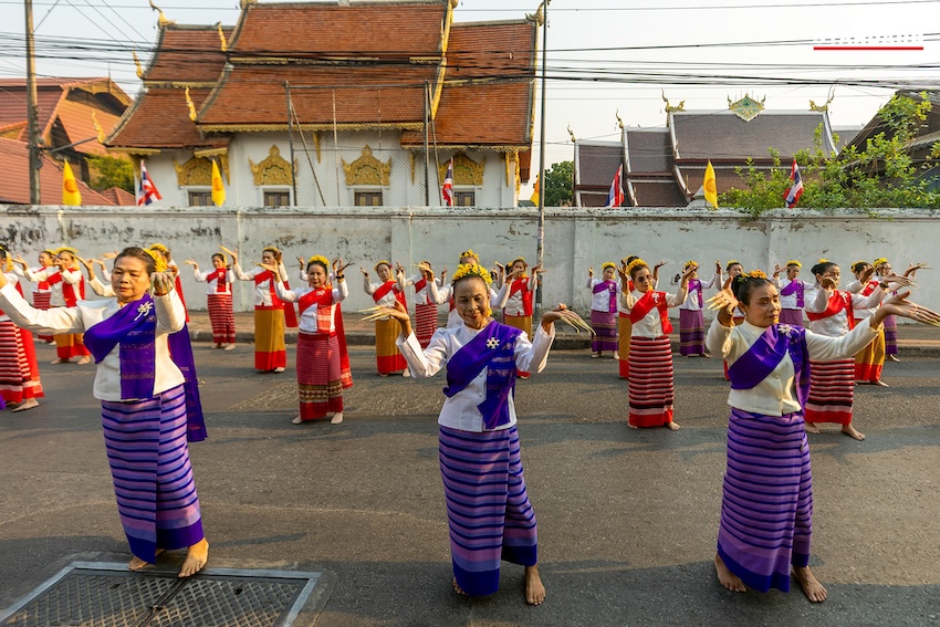ช่างฟ้อน 730 ชีวิต รำฟ้อนเล็บ ใน พิธี ‘ยอสวยไหว้สาพญามังราย’ ฉลอง 730 ปี เชียงใหม่ 6