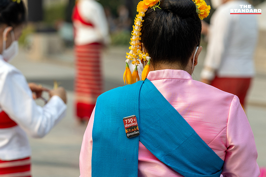 ช่างฟ้อนเล็บล้านนาสวมหน้ากากอนามัยซ้อมใหญ่ ที่เชียงใหม่ เพื่อเฉลิมฉลอง 730 ปีเมืองเชียงใหม่ ท่ามกลางสถานการณ์ฝุ่น PM2.5 2