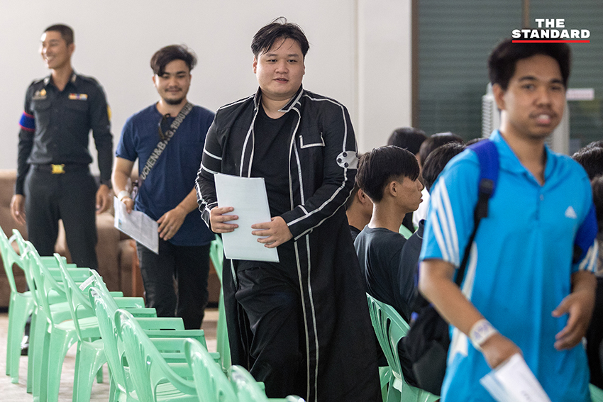 บรรยากาศการตรวจเลือกทหารกองเกินที่ เชียงใหม่ ท่ามกลางอากาศร้อนและฝุ่น PM2.5 กองทัพติดตั้งพัดลมอำนวยความสะดวก 11