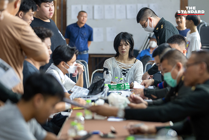 บรรยากาศการตรวจเลือกทหารกองเกินที่ เชียงใหม่ ท่ามกลางอากาศร้อนและฝุ่น PM2.5 กองทัพติดตั้งพัดลมอำนวยความสะดวก 14