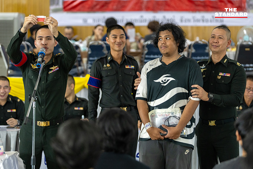 บรรยากาศการตรวจเลือกทหารกองเกินที่ เชียงใหม่ ท่ามกลางอากาศร้อนและฝุ่น PM2.5 กองทัพติดตั้งพัดลมอำนวยความสะดวก 6