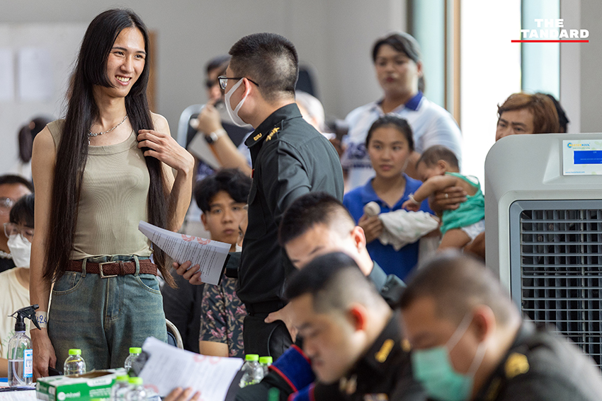 บรรยากาศการตรวจเลือกทหารกองเกินที่ เชียงใหม่ ท่ามกลางอากาศร้อนและฝุ่น PM2.5 กองทัพติดตั้งพัดลมอำนวยความสะดวก 8