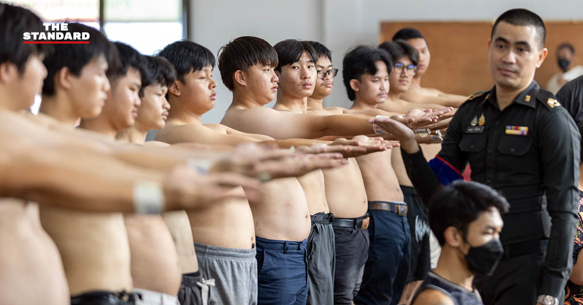 บรรยากาศการตรวจเลือกทหารกองเกินที่ เชียงใหม่ ท่ามกลางอากาศร้อนและฝุ่น PM2.5 กองทัพติดตั้งพัดลมอำนวยความสะดวก