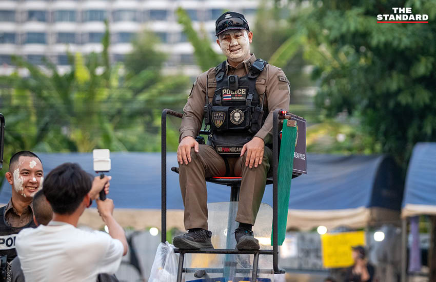 ภาพบรรยากาศการเล่นน้ำสงกรานต์ 2569 บริเวณแยกรินคำ-เมญ่า จังหวัดเชียงใหม่ หลังเจ้าหน้าที่ตำรวจปิดจราจร 6