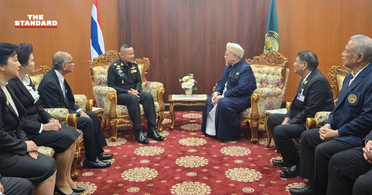 พล.ท. นรธิป โพยนอก แม่ทัพภาคที่ 4 เข้าเยี่ยมคารวะ นายอรุณ บุญชม จุฬาราชมนตรี เพื่อหารือแนวทางขับเคลื่อนกิจการศาสนาอิสลาม