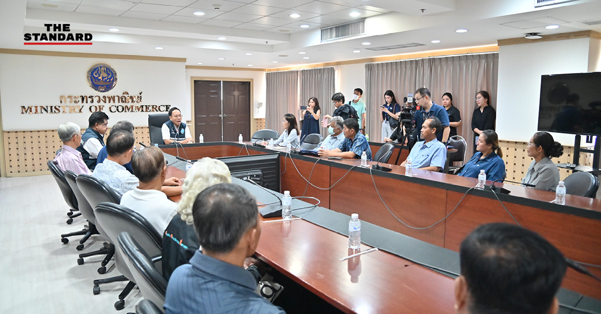 ภาพประกอบข่าว: กระทรวงพาณิชย์รับข้อเสนอและเร่งแก้ปัญหาราคาปาล์มน้ำมันตกต่ำ