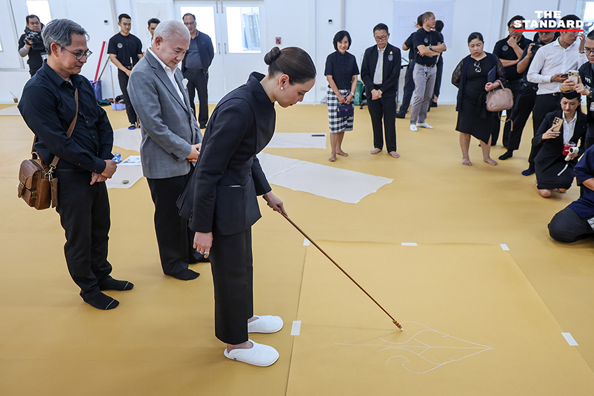 ซาบีดา ไทยเศรษฐ์ รมว.วัฒนธรรม ตรวจเยี่ยมความคืบหน้าการก่อสร้างพระเมรุมาศ ที่ท้องสนามหลวง 3