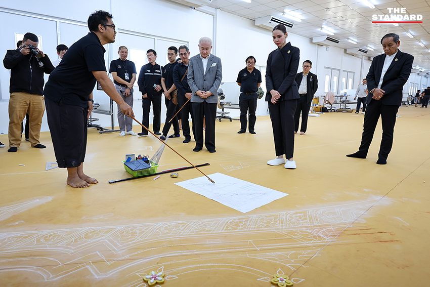 ซาบีดา ไทยเศรษฐ์ รมว.วัฒนธรรม ตรวจเยี่ยมความคืบหน้าการก่อสร้างพระเมรุมาศ ที่ท้องสนามหลวง 5