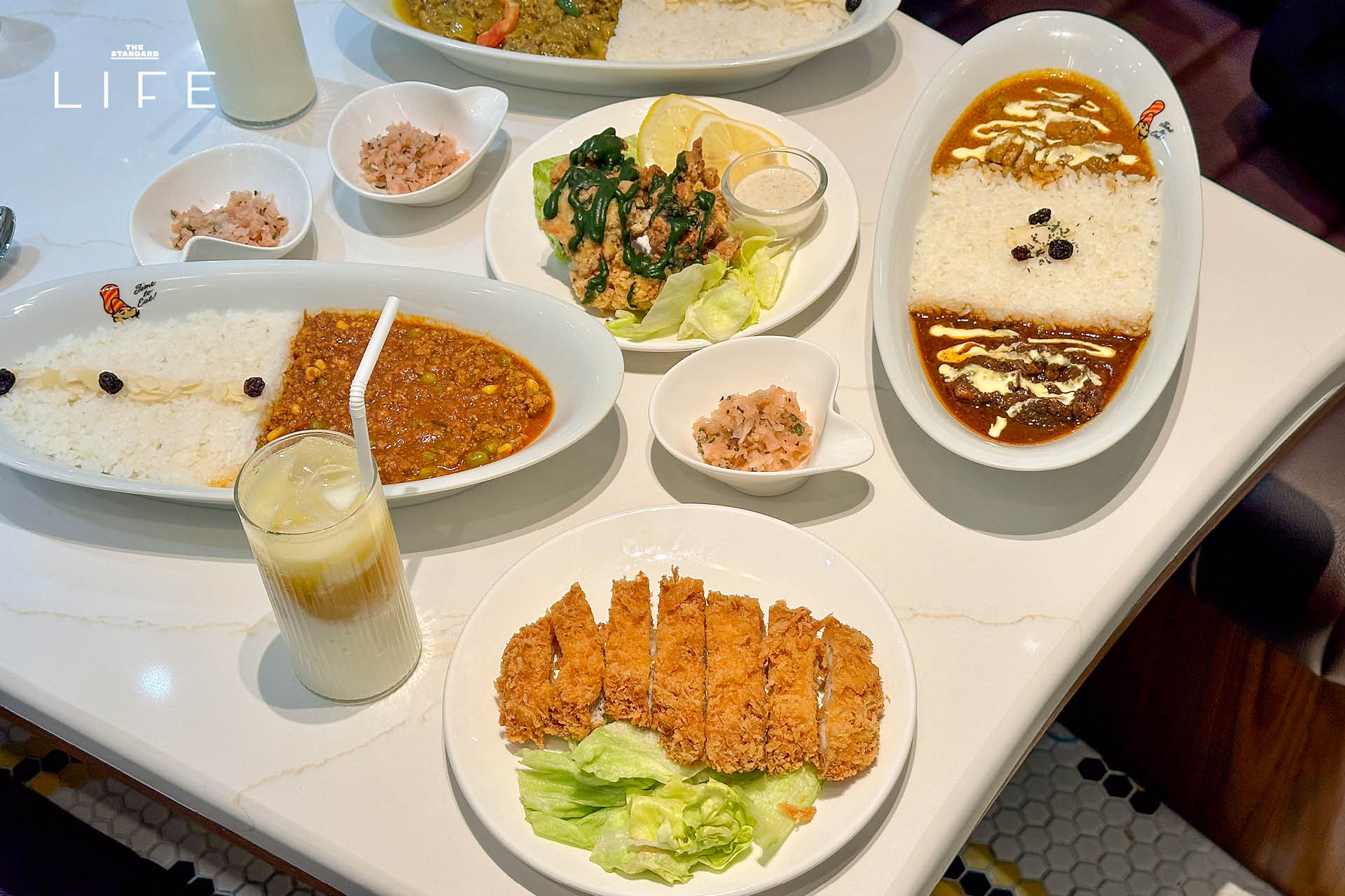 ภาพบรรยากาศร้าน CURRY UP โดย NIGO ที่ Central Embassy ผสานกลิ่นอายแฟชั่นสตรีตเข้ากับแกงกะหรี่อินเดีย 10