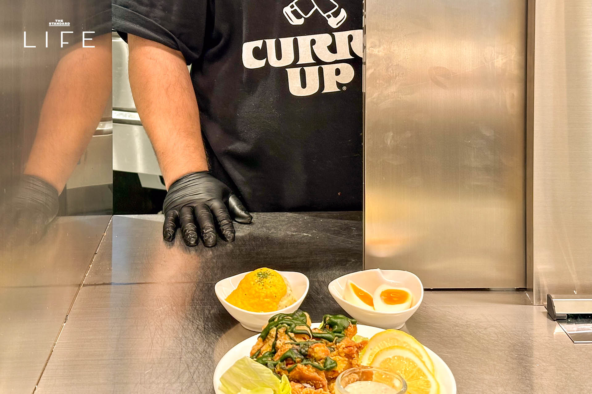 ภาพบรรยากาศร้าน CURRY UP โดย NIGO ที่ Central Embassy ผสานกลิ่นอายแฟชั่นสตรีตเข้ากับแกงกะหรี่อินเดีย 12