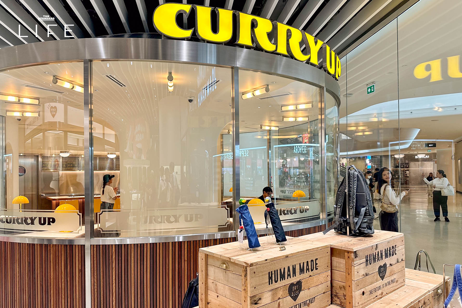 ภาพบรรยากาศร้าน CURRY UP โดย NIGO ที่ Central Embassy ผสานกลิ่นอายแฟชั่นสตรีตเข้ากับแกงกะหรี่อินเดีย 3