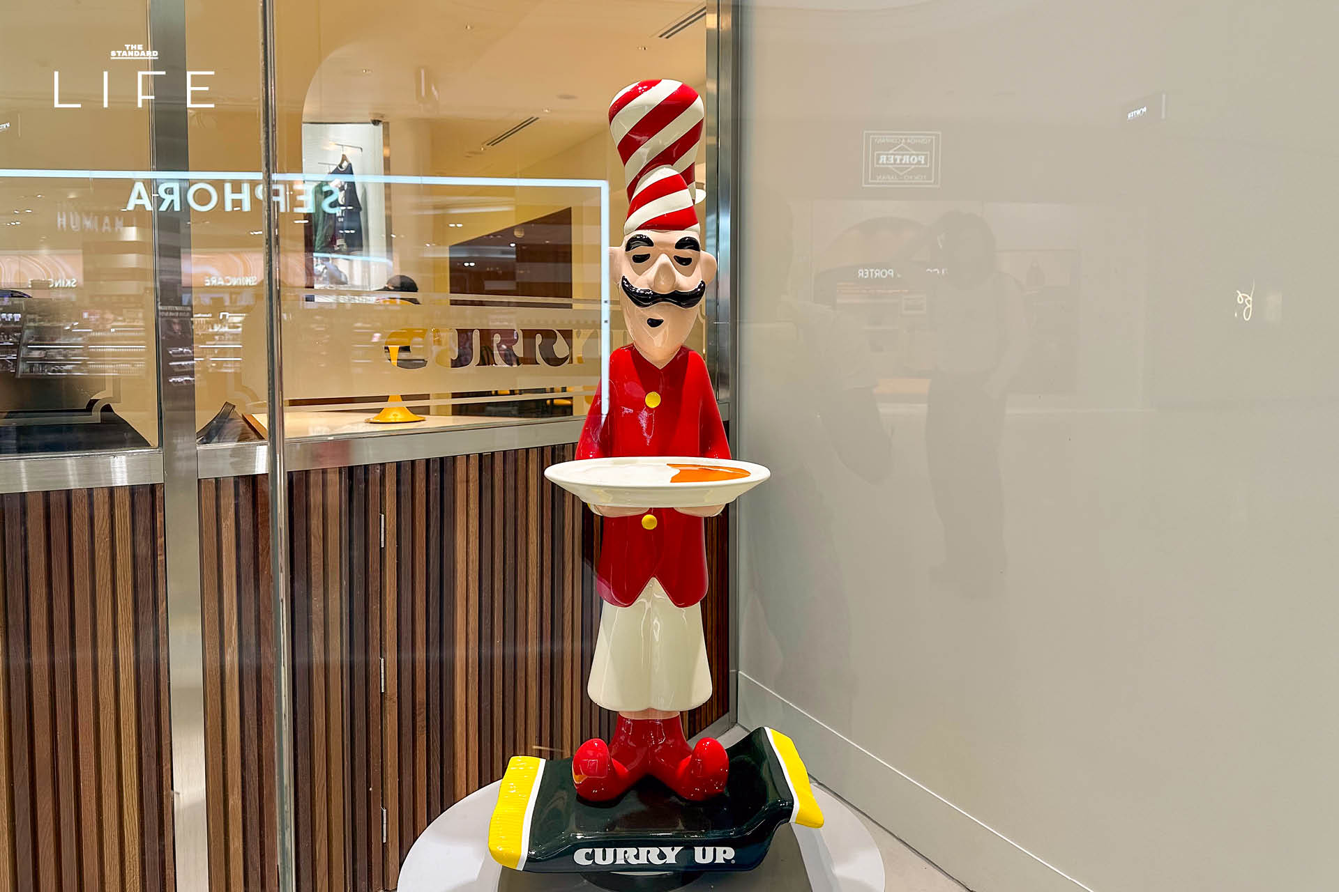 ภาพบรรยากาศร้าน CURRY UP โดย NIGO ที่ Central Embassy ผสานกลิ่นอายแฟชั่นสตรีตเข้ากับแกงกะหรี่อินเดีย 4