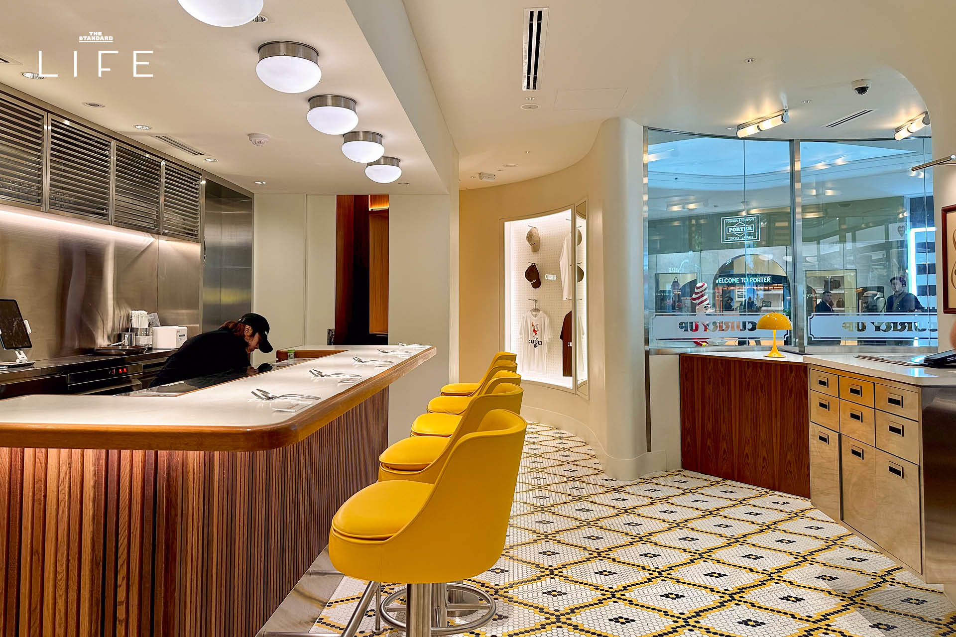 ภาพบรรยากาศร้าน CURRY UP โดย NIGO ที่ Central Embassy ผสานกลิ่นอายแฟชั่นสตรีตเข้ากับแกงกะหรี่อินเดีย 5