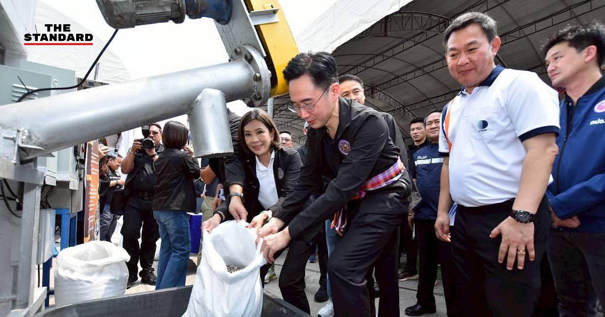 รองนายกฯ ยศชนัน วงศ์สวัสดิ์ เป็นประธานเปิดตัวโครงการ 'ปุ๋ยสั่งตัด' ที่สหกรณ์การเกษตรเพื่อการตลาดลูกค้า ธ.ก.ส. อุดรธานี จำกัด