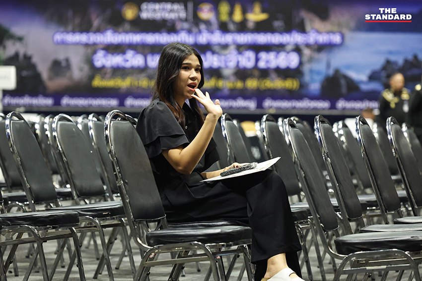 พล.ท.อดุลย์ รมว.กลาโหม ลงพื้นที่ตรวจเกณฑ์ทหาร ที่เซ็นทรัลเวสต์เกต นนทบุรี 13