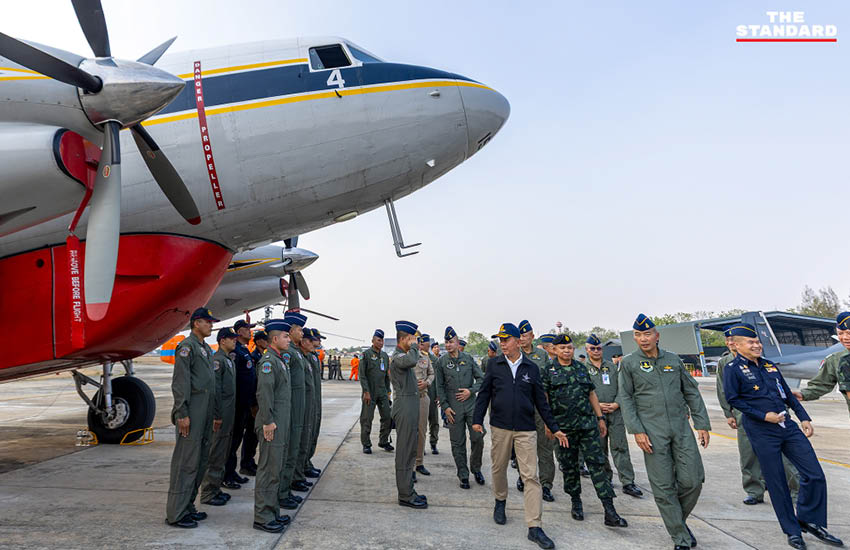 รัฐมนตรีว่าการกระทรวงกลาโหมและผู้บัญชาการทหารอากาศ ตรวจเยี่ยมหน่วยบินกองบิน 41 จังหวัดเชียงใหม่ เพื่อติดตามสถานการณ์ไฟป่าและฝุ่น PM2.5 1