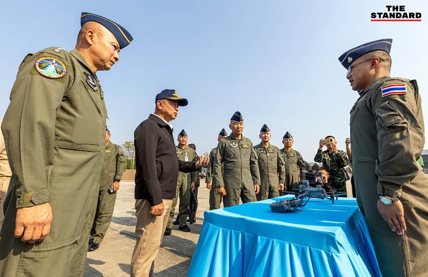 รัฐมนตรีว่าการกระทรวงกลาโหมและผู้บัญชาการทหารอากาศ ตรวจเยี่ยมหน่วยบินกองบิน 41 จังหวัดเชียงใหม่ เพื่อติดตามสถานการณ์ไฟป่าและฝุ่น PM2.5 4