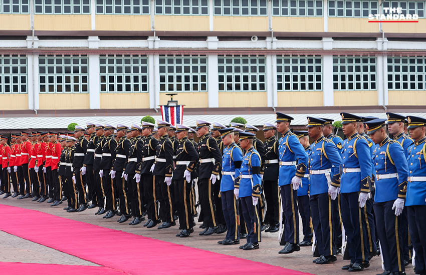 รมว.กลาโหม พล.ท. อดุลย์ บุญธรรมเจริญ สักการะสิ่งศักดิ์สิทธิ์เนื่องในโอกาสเข้ารับตำแหน่งอย่างเป็นทางการ 4