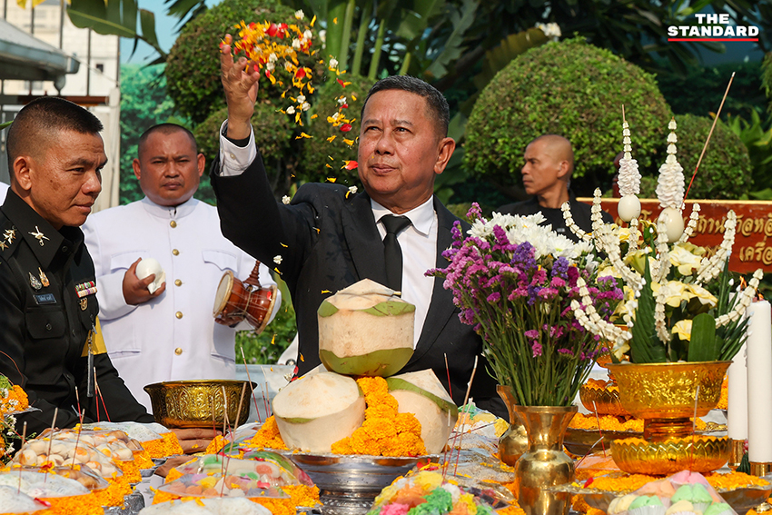 รัฐมนตรีว่าการกระทรวงกลาโหม พล.ท. อดุลย์ บุญธรรมเจริญ เป็นประธานพิธีบวงสรวงศาลหลักเมือง เนื่องในวันครบรอบ 244 ปี 2