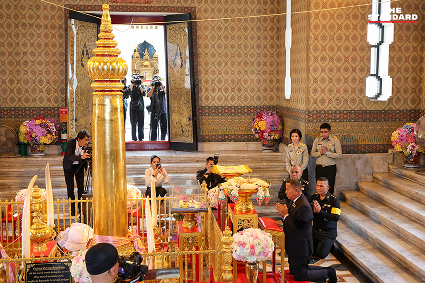 รัฐมนตรีว่าการกระทรวงกลาโหม พล.ท. อดุลย์ บุญธรรมเจริญ เป็นประธานพิธีบวงสรวงศาลหลักเมือง เนื่องในวันครบรอบ 244 ปี 3